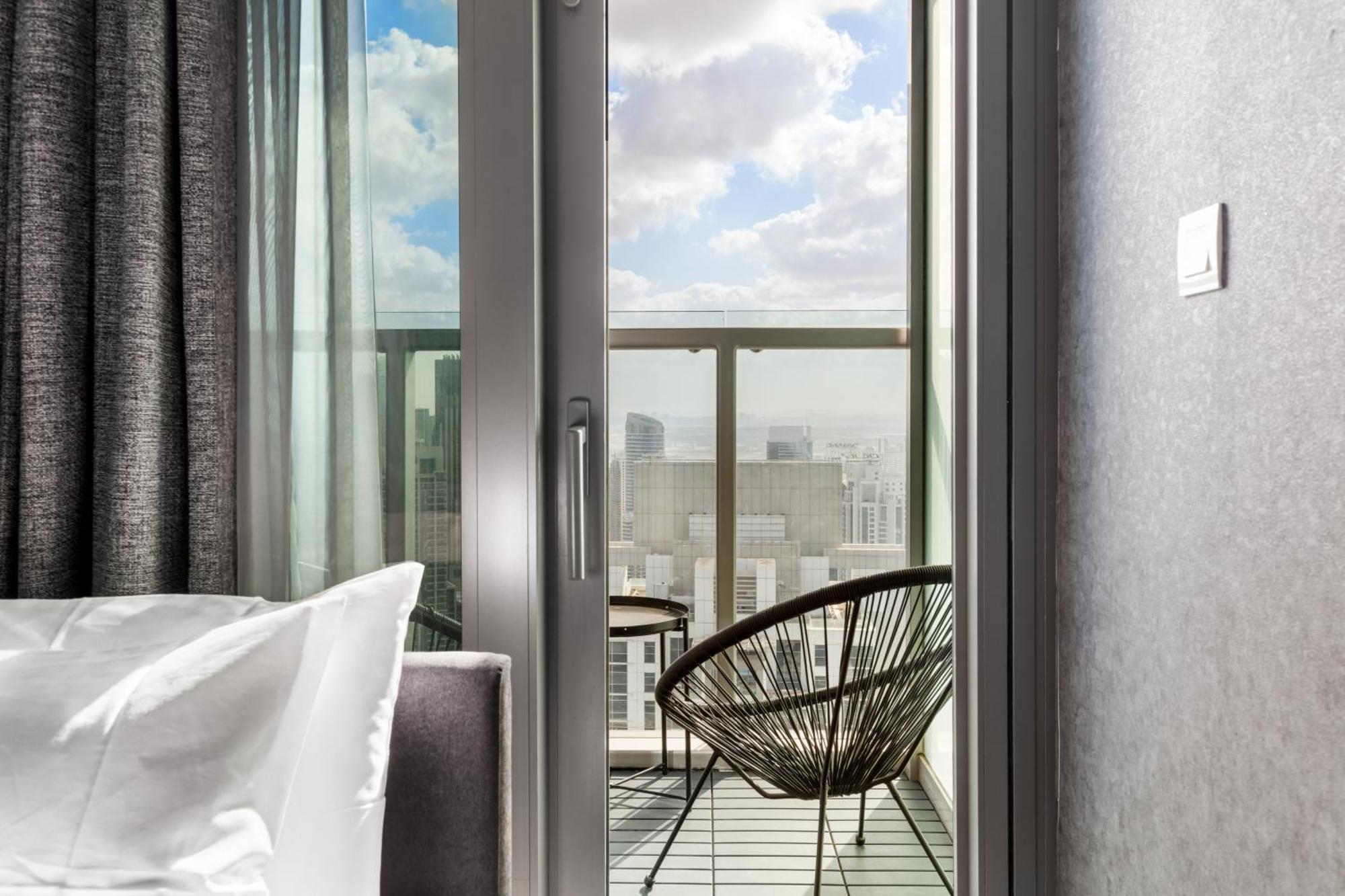 Sky-high 2br - Infinity Pool & Burj Khalifa Views Дубай