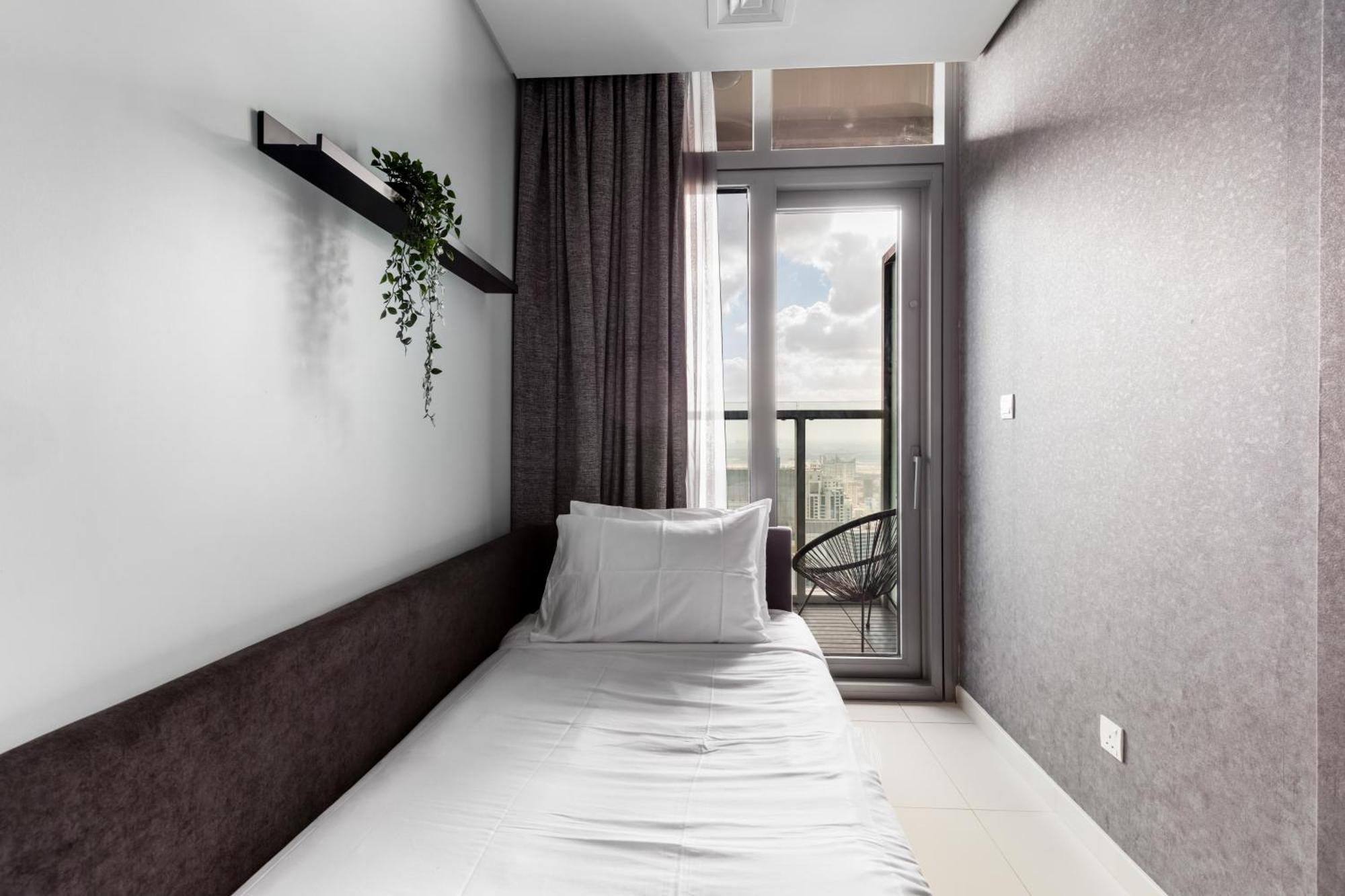 Sky-high 2br - Infinity Pool & Burj Khalifa Views * Дубай