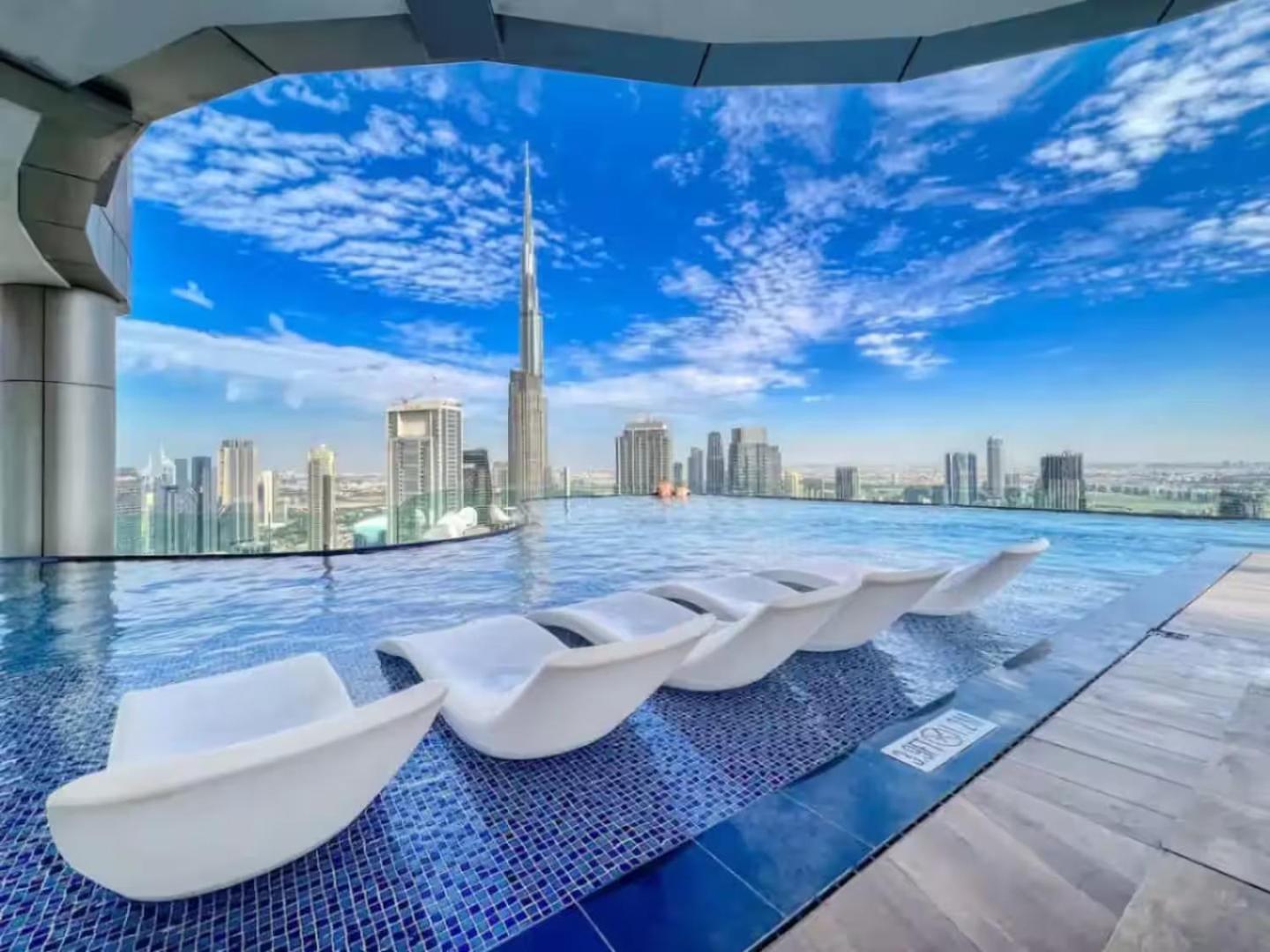 Sky-high 2br - Infinity Pool & Burj Khalifa Views Апартаменты *