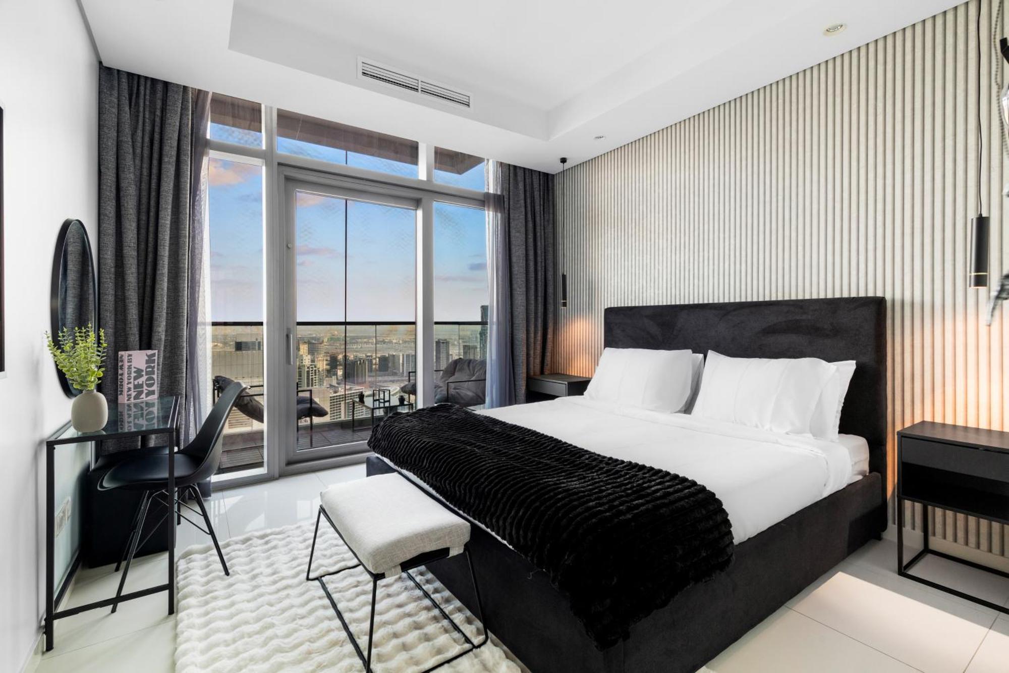 Sky-high 2br - Infinity Pool & Burj Khalifa Views * Дубай