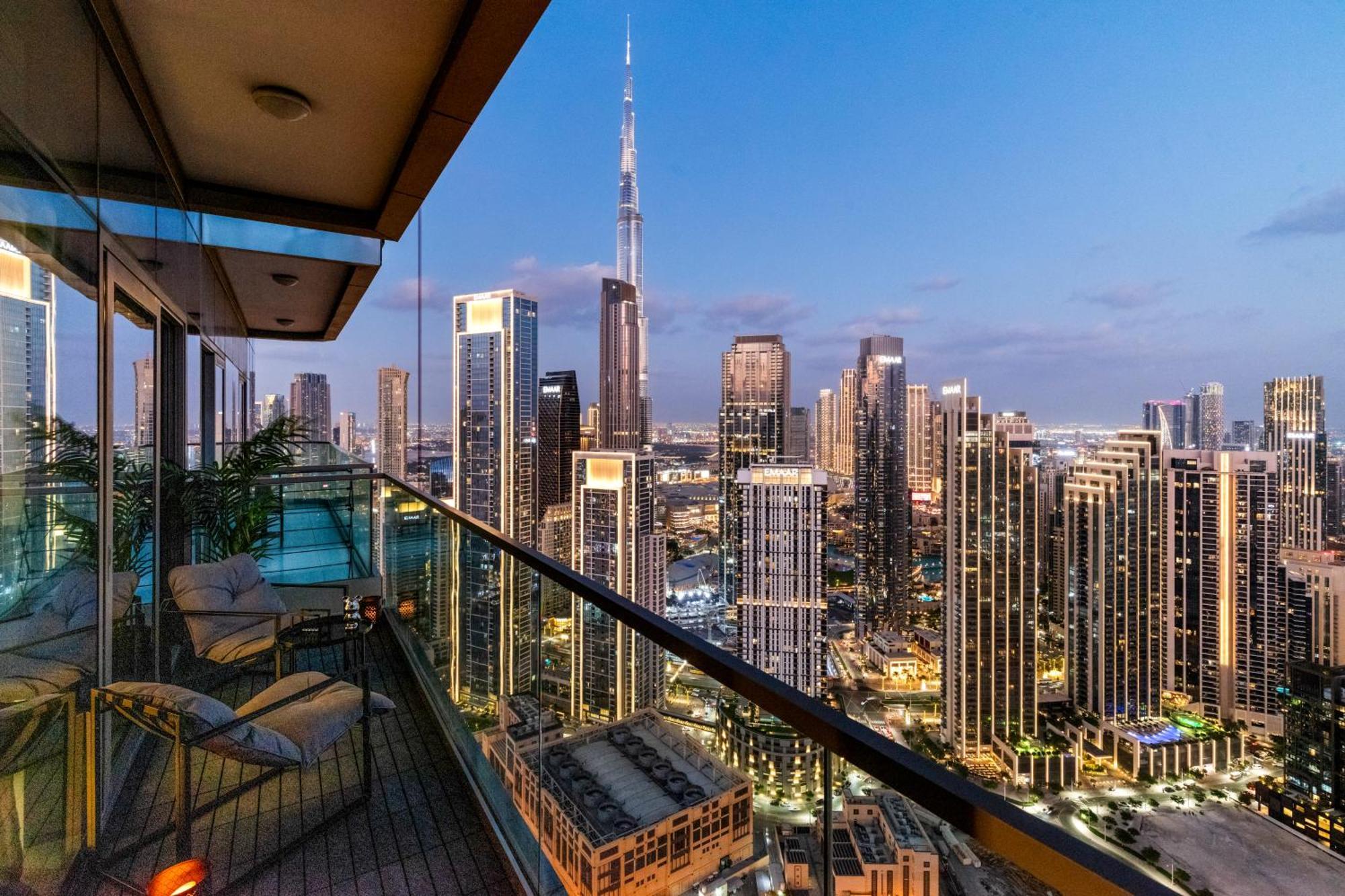 Sky-high 2br - Infinity Pool & Burj Khalifa Views Дубай